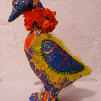 GANSO CON COLLAR DE FLORES